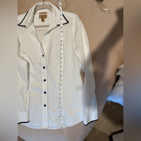Gold Label “Investments” Blouse, size 12, White w/Black Trim - Picture 2 of 7
